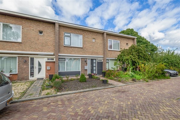 Onder bod: Ruime tussenwoning met uitbouw, 10 zonnepanelen en een kindvriendelijke ligging!